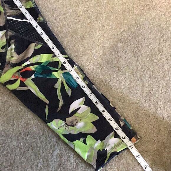 🦩Avia Women’s Pants Workout Capri Tropical Floral Pattern Pull On Leggings Sz L - Picture 13 of 13